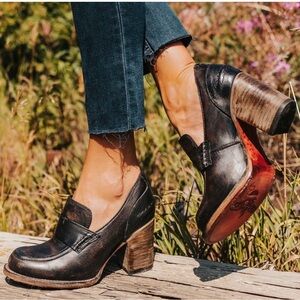 Freebird by Steven Bellevue black distressed leather high heel loafers, size 8